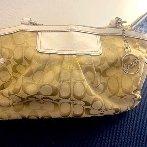 Beautiful white purse!